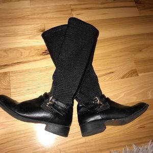 Stretchy rubber-mesh material boots!